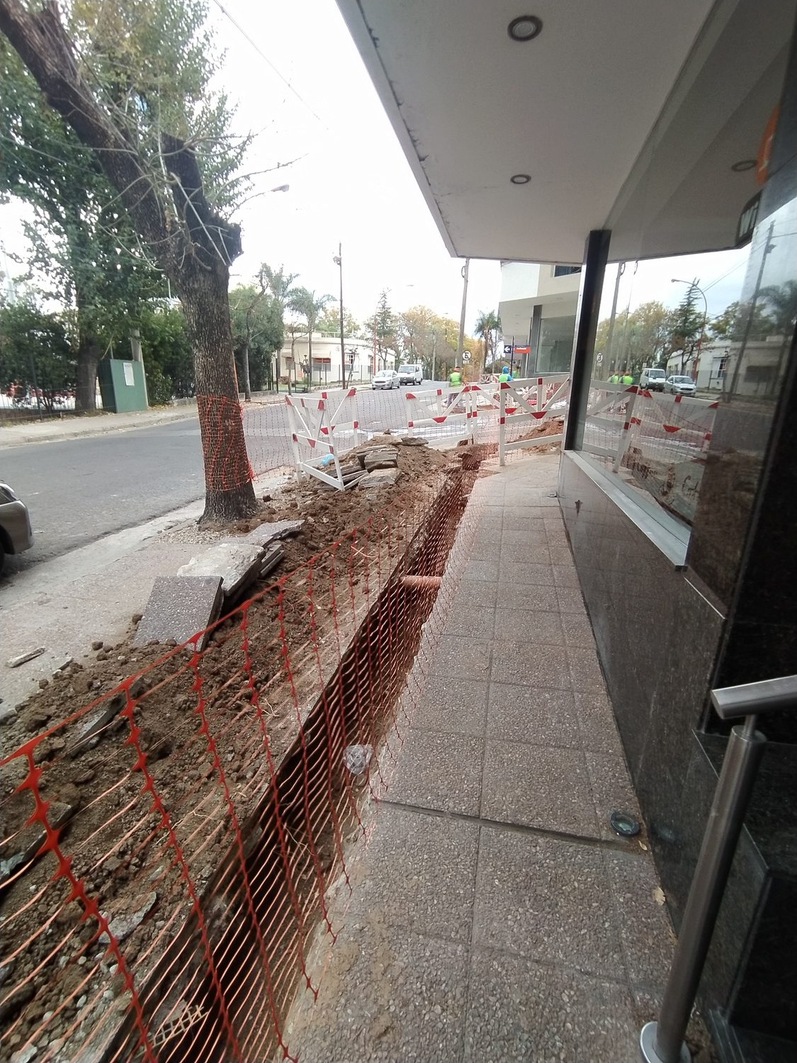 Tendido de línea subterránea de baja tensión en Carlos Paz